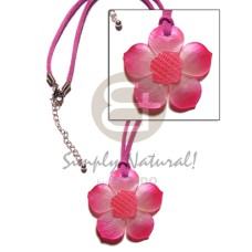 graduated pink tones hammershell flower pendant in