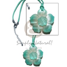 graduated aquamarine hammershell flower pendant in aquamarine