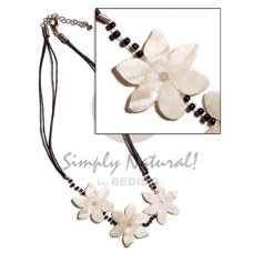 3 flower 30mm kabibe shells in 2