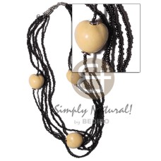 white kukui nuts in 5 rows multilayered