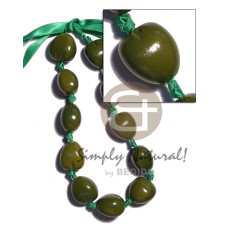 kukui nut choker in graduated olive