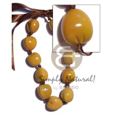 kukui nut choker in graduated golden