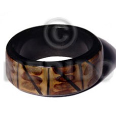 wood bangle with laminated ypilypil plant
