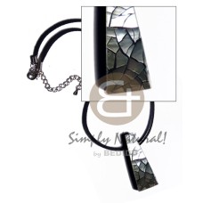 48mmx18mm triangular laminated cracking blacklip shell pendant