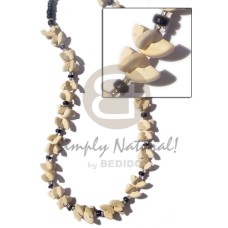 coco half moon w. black Pokalet glass beads