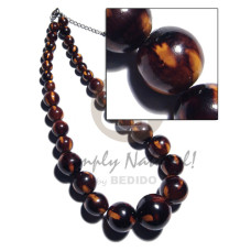 31 pcs. of round wood beads