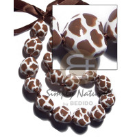 kukui seeds in animal print  giraffe