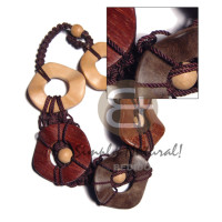 macrame choker with5pcs. 42mm wavy round natural wood beads varied wo