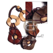 macrame choker with5pcs. 42mm wavy round natural wood beads varied wo