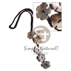 6pcs. 20mm blacklip flowers in macrame