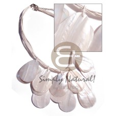 13 pcs. dangling 48mmx35mm kabibe shell teardrops in knotted 8 l