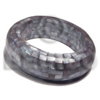 chunky bangle with violet hammershell blocking