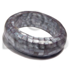 chunky bangle with violet hammershell blocking