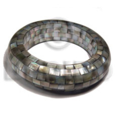 chunky bangle with blacklip blocking back to