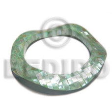 green kabibe shell blocking wavy bangle