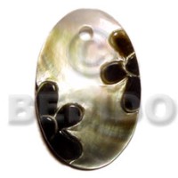 oval blacklip with natural skin embossed flower