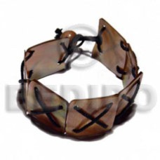 7 pcs. 20mmx20mm brownlip squares in black criss cross wax word