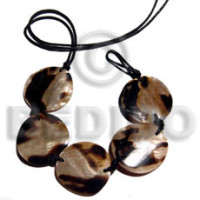 5 pcs. 25mmx25mm brownlip tiger round in black wax word