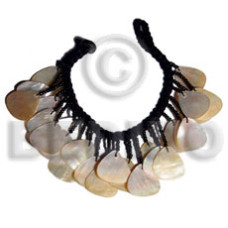 dangling 22mm pear shaped mop in black macrame