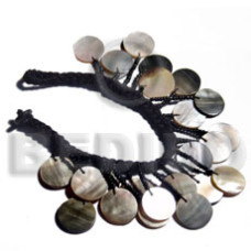 dangling 18mm round blacklip in black macrame