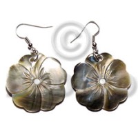 dangling 35mm 5 hearts flower blacklip shell