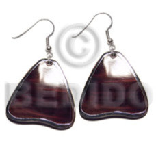 dangling 35mm blacktab shell pendant embellished with