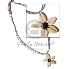 flower sigay with black center cloth on